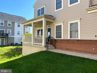 2827 CHINKAPIN OAK LN, Woodbridge, VA 22191