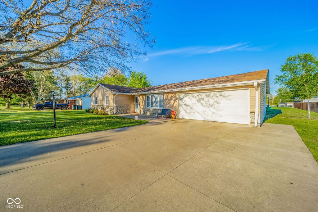 3508 N Burgess Road, Muncie, IN 47304