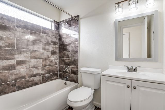 144 Hunter Drive, Cedar Hill, TX 75104