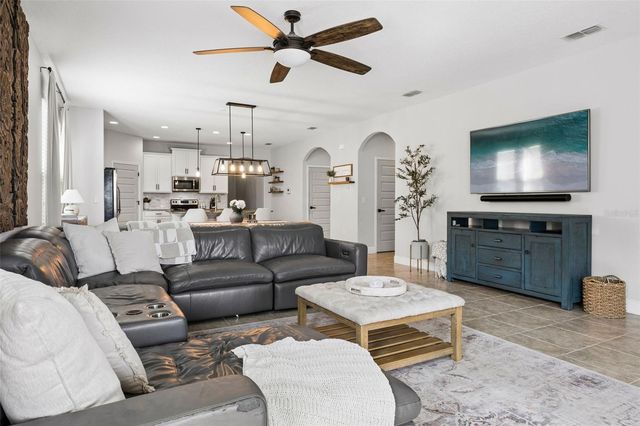 8275 BAYVIEW CROSSING DR DRIVE, Winter Garden, FL 34787