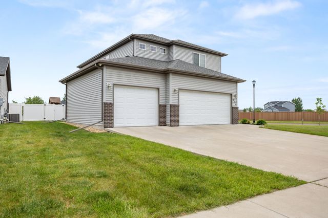 3590 49th Street S, Fargo, ND 58104