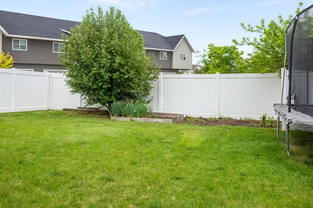 3590 49th Street S, Fargo, ND 58104