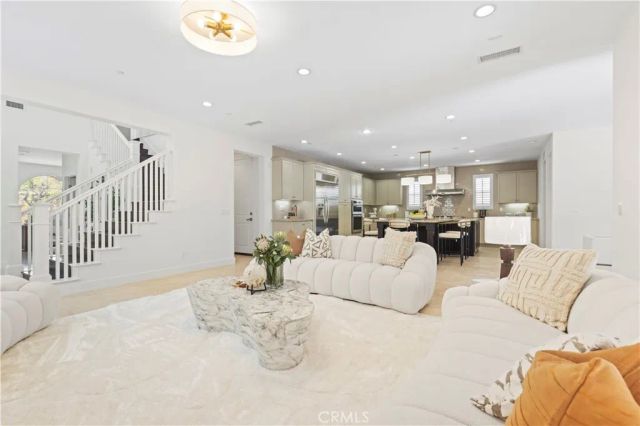 68 Gainsboro, Irvine, CA 92620