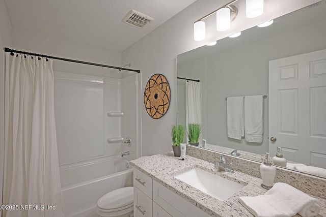 8185 NEWTON Road, Jacksonville, FL 32216