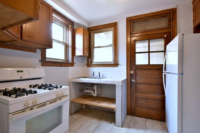 5900 W Ohio Street 2, Chicago, IL 60644