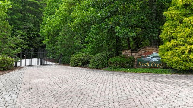 364 Big Bear Trail 24, Zirconia, NC 28790