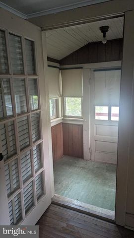 326 FENWICK RD, Pilesgrove, NJ 08098
