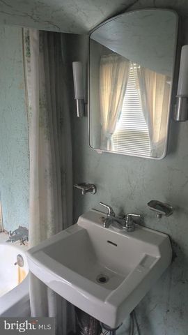 326 FENWICK RD, Pilesgrove, NJ 08098