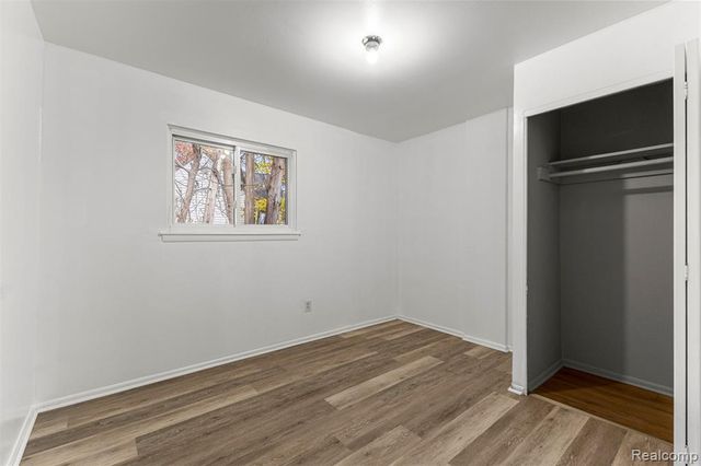 25492 Powers Avenue, Dearborn Heights, MI 48125