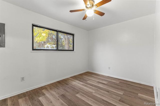 25492 Powers Avenue, Dearborn Heights, MI 48125