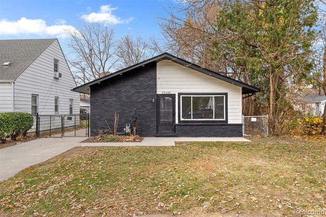 25492 Powers Avenue, Dearborn Heights, MI 48125