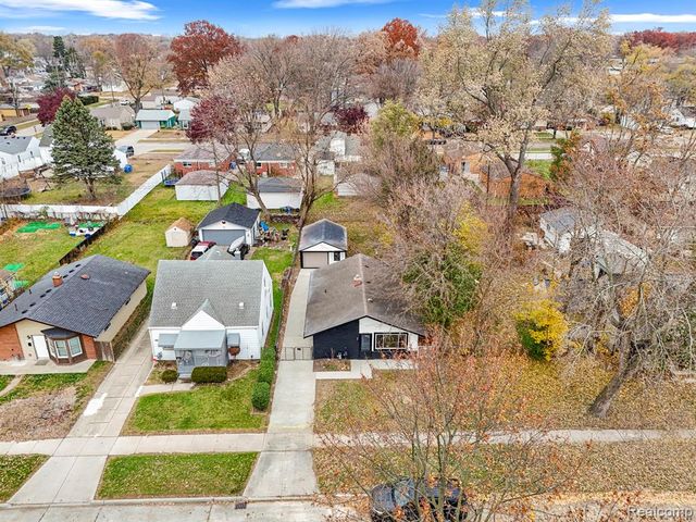 25492 Powers Avenue, Dearborn Heights, MI 48125