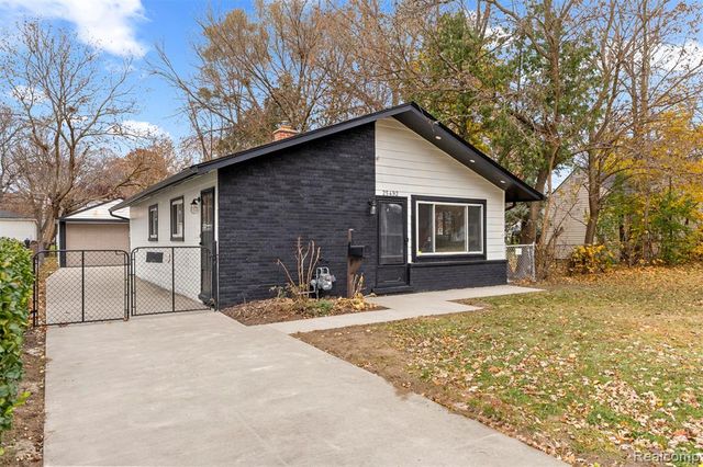 25492 Powers Avenue, Dearborn Heights, MI 48125