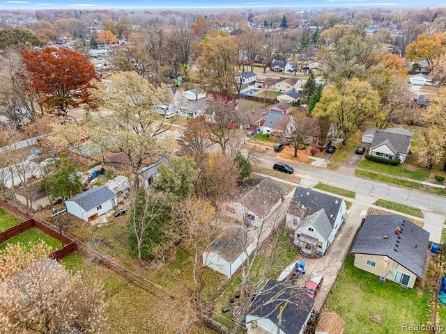 25492 Powers Avenue, Dearborn Heights, MI 48125