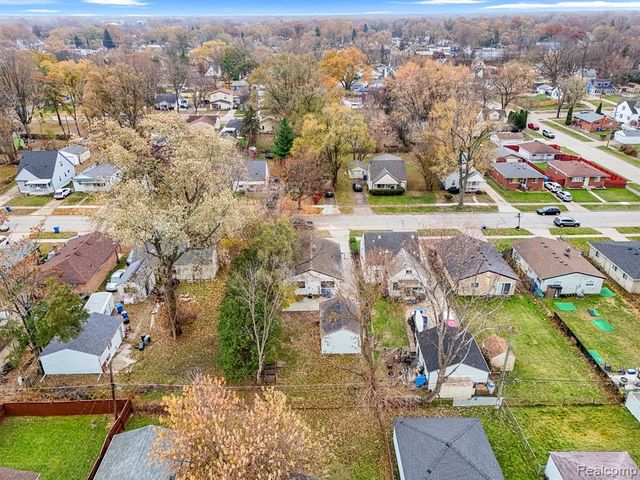 25492 Powers Avenue, Dearborn Heights, MI 48125