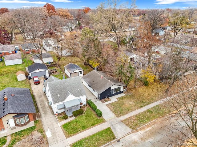 25492 Powers Avenue, Dearborn Heights, MI 48125