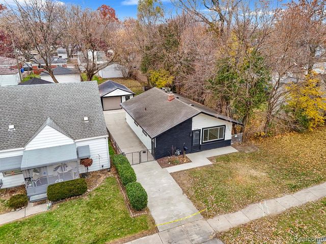 25492 Powers Avenue, Dearborn Heights, MI 48125