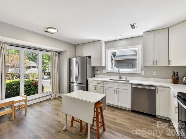 6712 Paces Ferry Lane, Charlotte, NC 28226