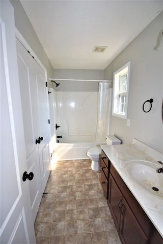 584 Cedar Valley Dr, Clarksville, TN 37043