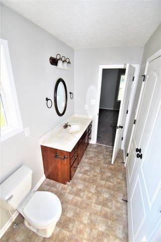 584 Cedar Valley Dr, Clarksville, TN 37043