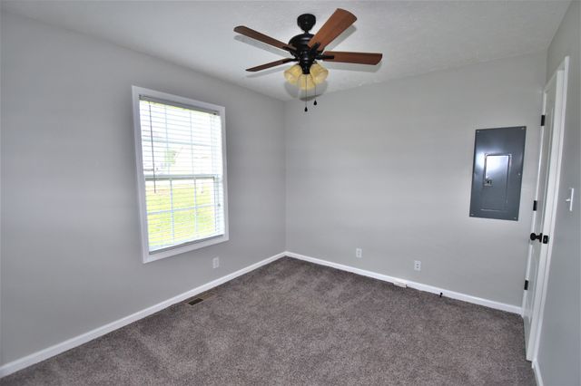 584 Cedar Valley Dr, Clarksville, TN 37043