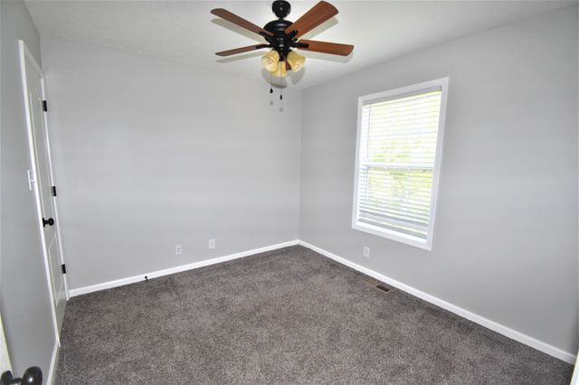 584 Cedar Valley Dr, Clarksville, TN 37043