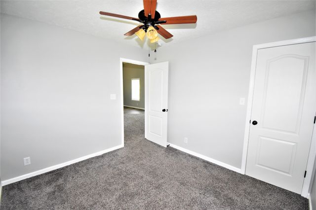 584 Cedar Valley Dr, Clarksville, TN 37043