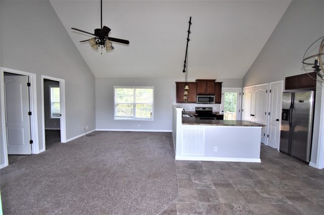 584 Cedar Valley Dr, Clarksville, TN 37043