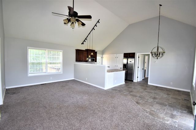 584 Cedar Valley Dr, Clarksville, TN 37043