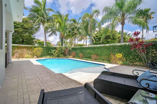 1480 Windjammer Way ., Hollywood, FL 33019