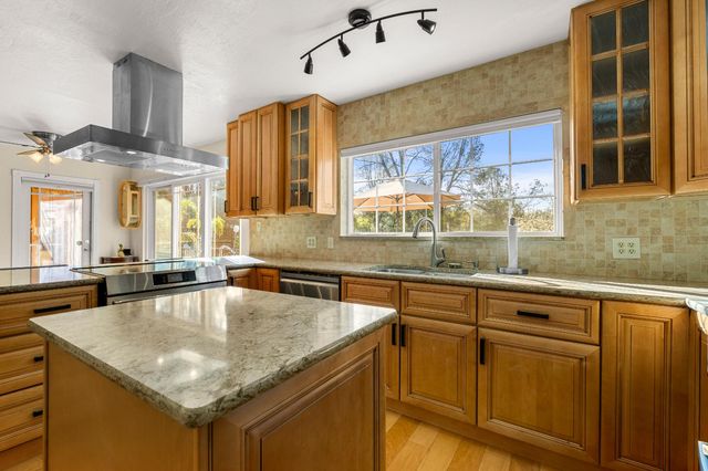 5901 Cerrito Rd, Diamond Springs, CA 95619