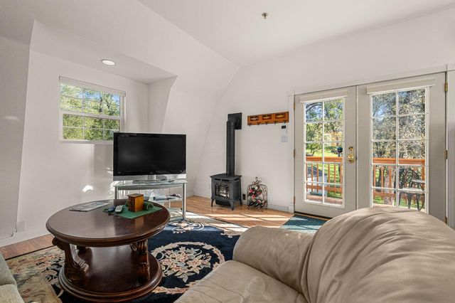 5901 Cerrito Rd, Diamond Springs, CA 95619