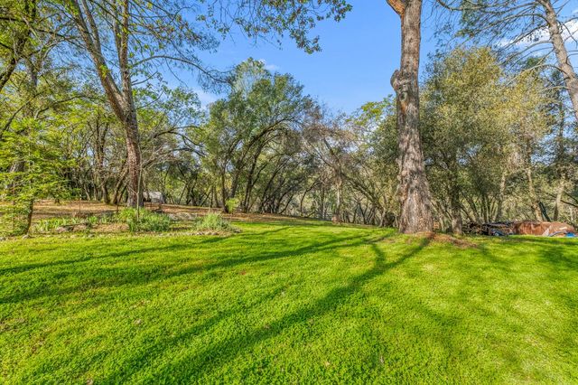 5901 Cerrito Rd, Diamond Springs, CA 95619