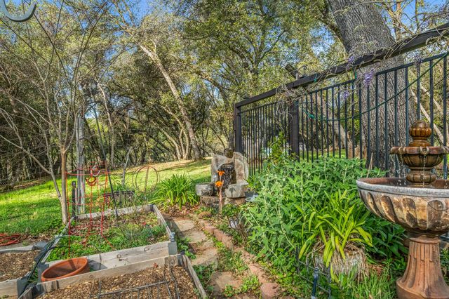 5901 Cerrito Rd, Diamond Springs, CA 95619