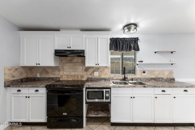 16022 N 70TH Avenue, Peoria, AZ 85382