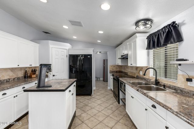 16022 N 70TH Avenue, Peoria, AZ 85382