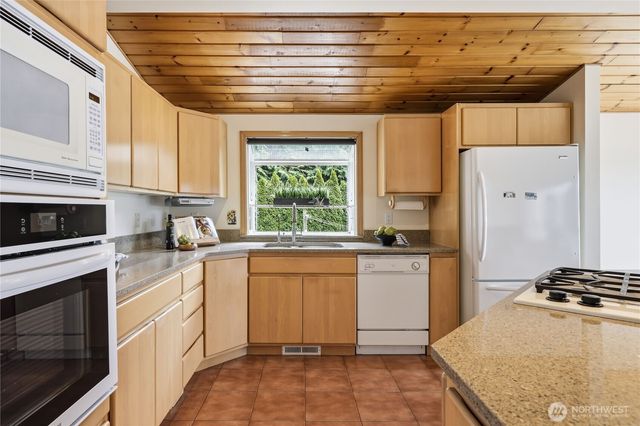 28919 Gamble Place NE, Kingston, WA 98346