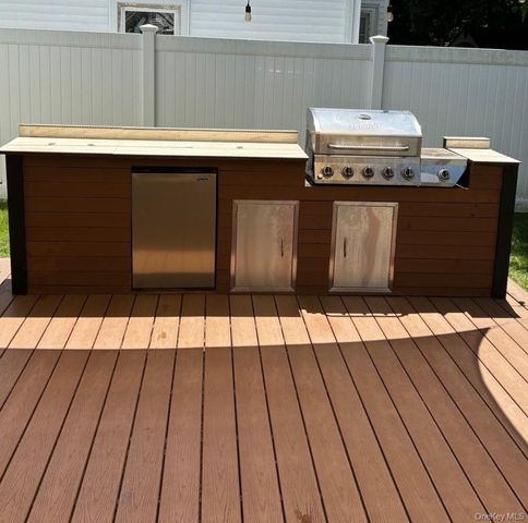 1746 Rockville Drive, Baldwin, NY 11510