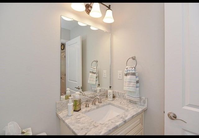 8 Sourwood Circle, Worcester, MA 01605