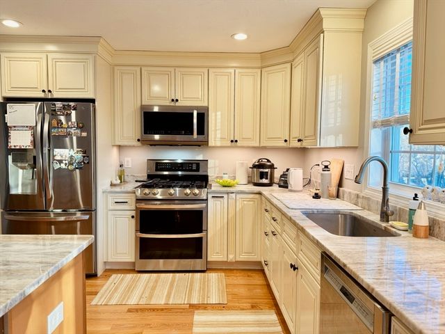 8 Sourwood Circle, Worcester, MA 01605