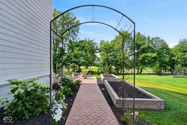 2752 Flowing Creek Place, Westfield, IN 46074