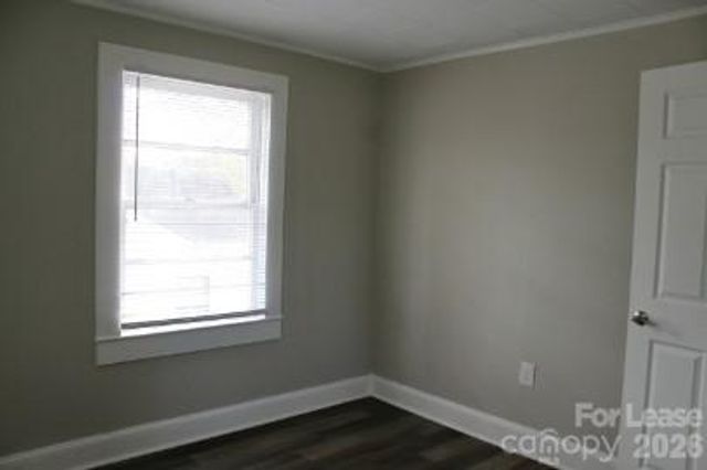 1204 W Mauney Avenue, Gastonia, NC 28052