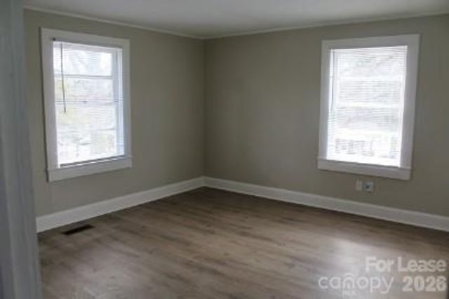 1204 W Mauney Avenue, Gastonia, NC 28052