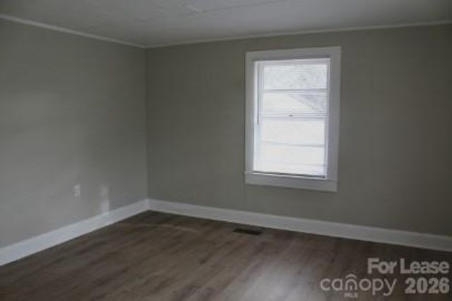 1204 W Mauney Avenue, Gastonia, NC 28052