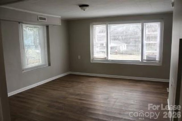 1204 W Mauney Avenue, Gastonia, NC 28052