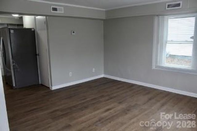 1204 W Mauney Avenue, Gastonia, NC 28052