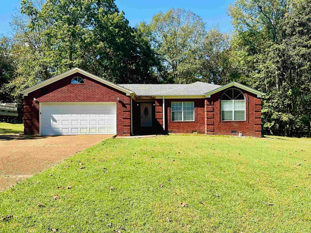 130 GLEN DR, Selmer, TN 38375