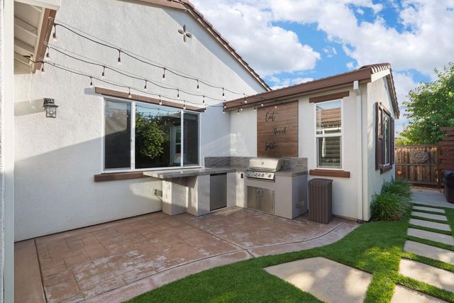 457 S Ventana Ave, Tracy, CA 95376