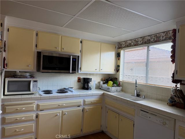 672 Central Avenue W, Hemet, CA 92543