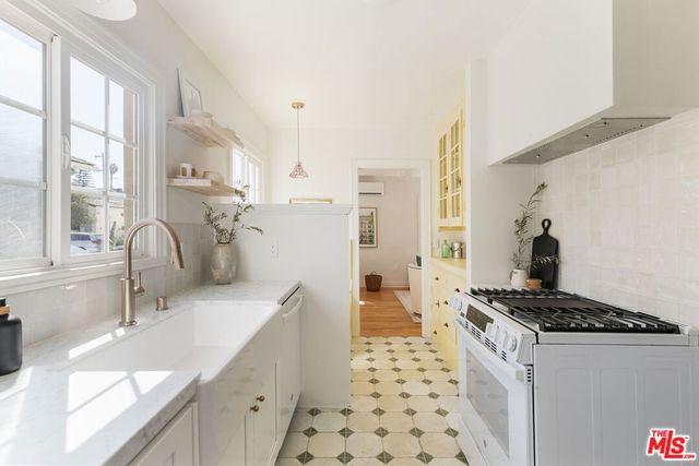 2221 Addison Way, Los Angeles, CA 90041